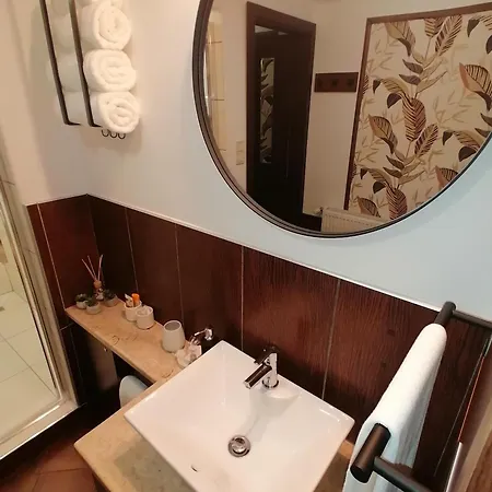 Korona Apartment *